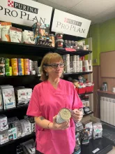 Diana, especialista en nutrición animal en la Clínica Veterinaria Nueva Segovia